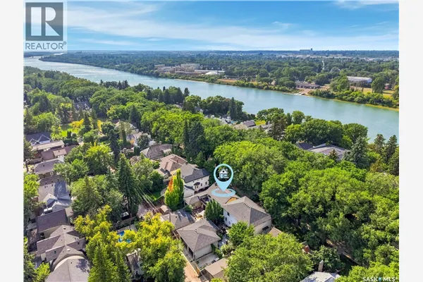 208 Saskatchewan CRESCENT W