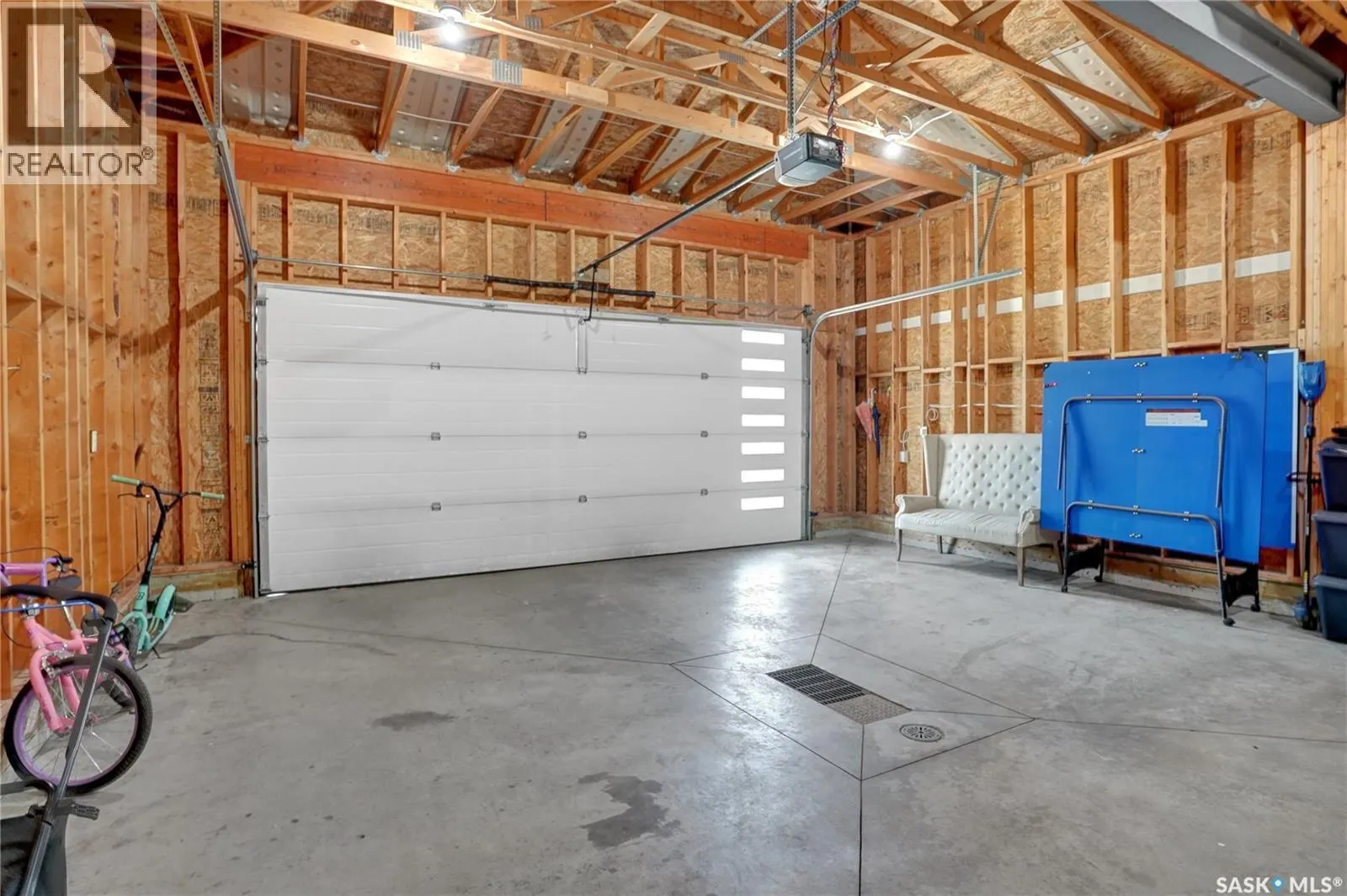 1049 Maplewood DRIVE