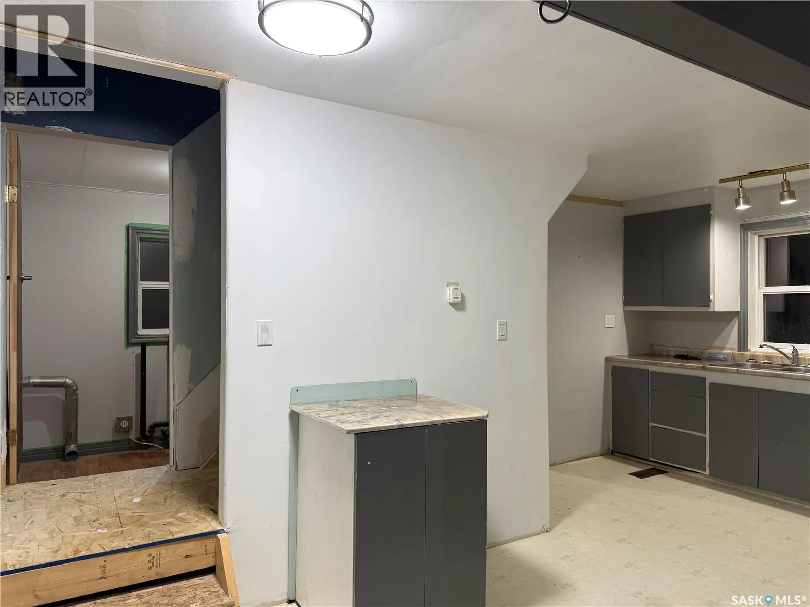 25 Home STREET W