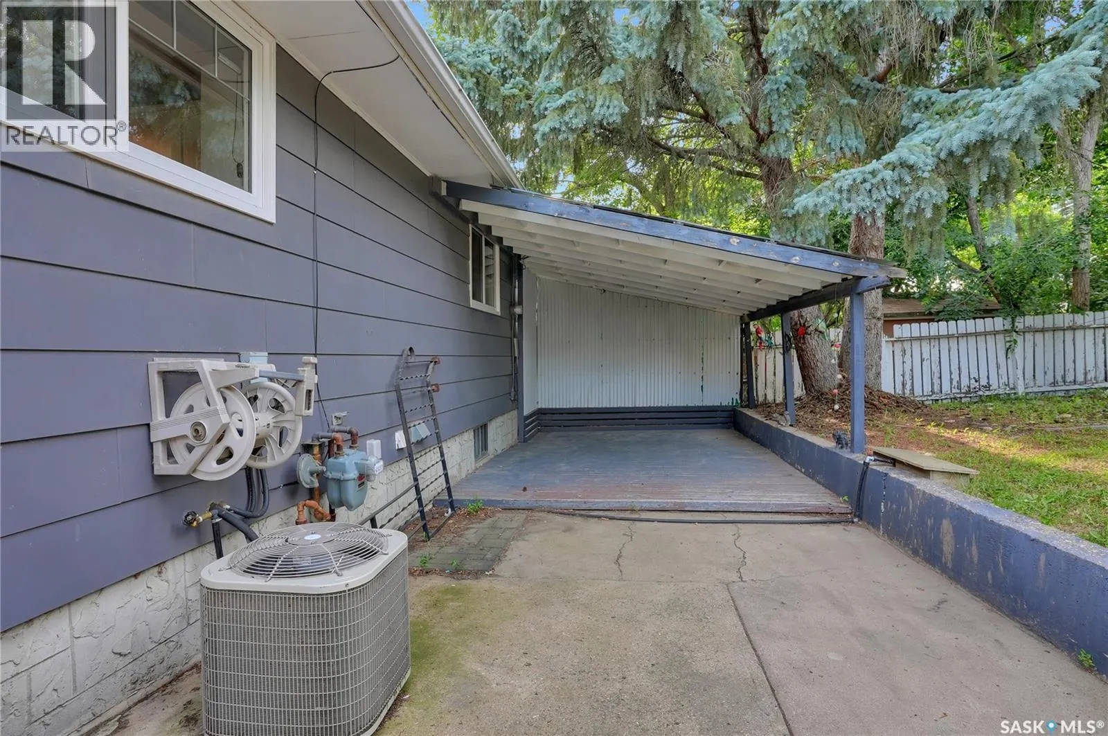 1228 Athabasca STREET W