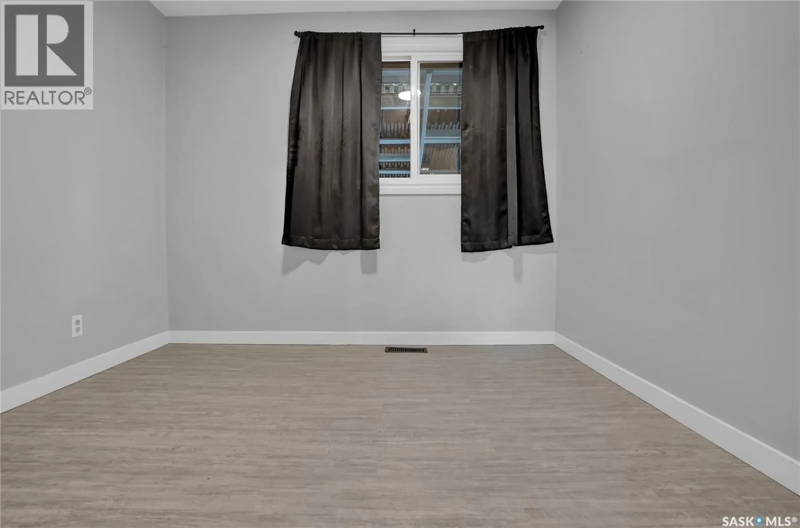1228 Athabasca STREET W