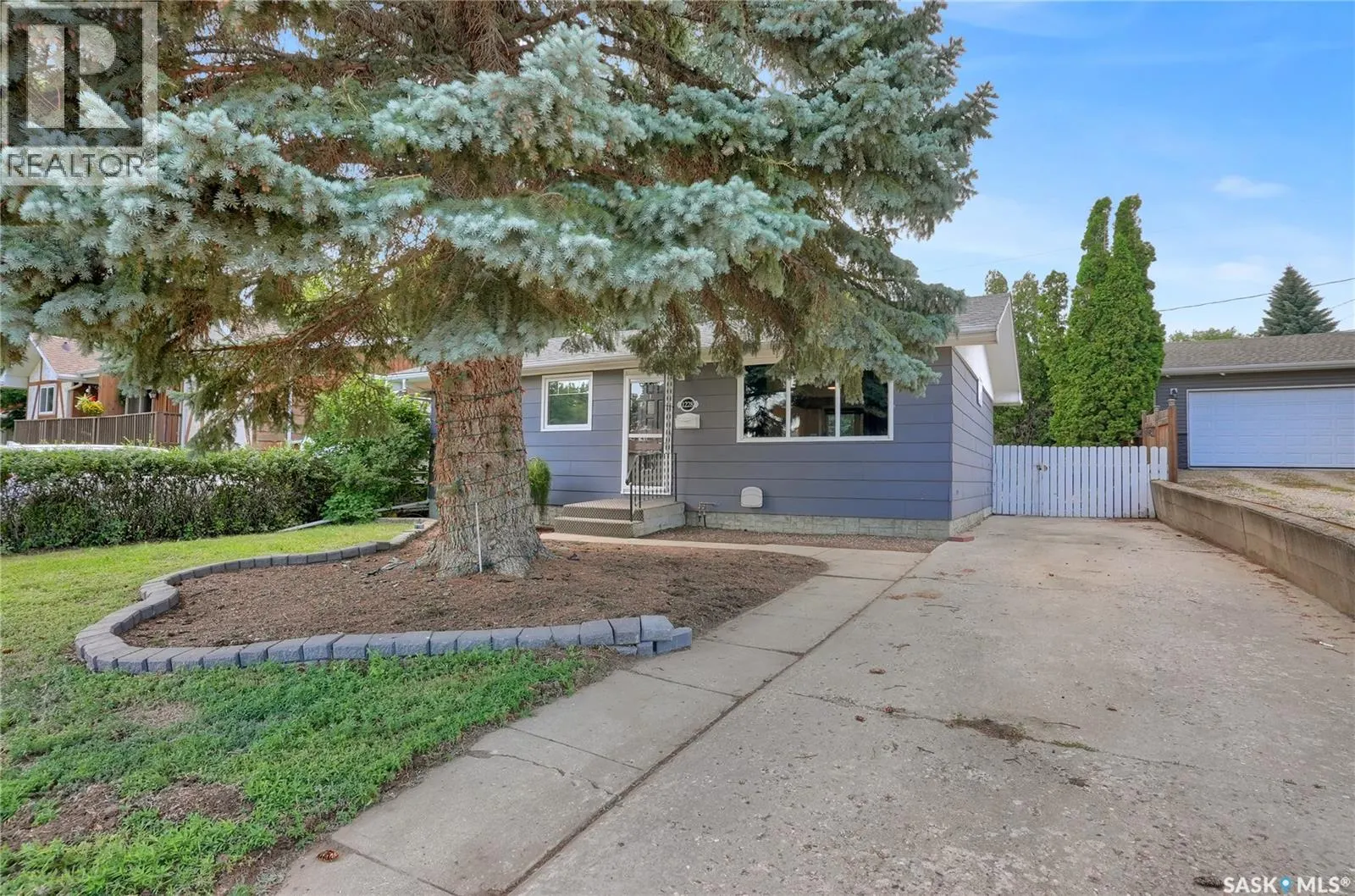 1228 Athabasca STREET W