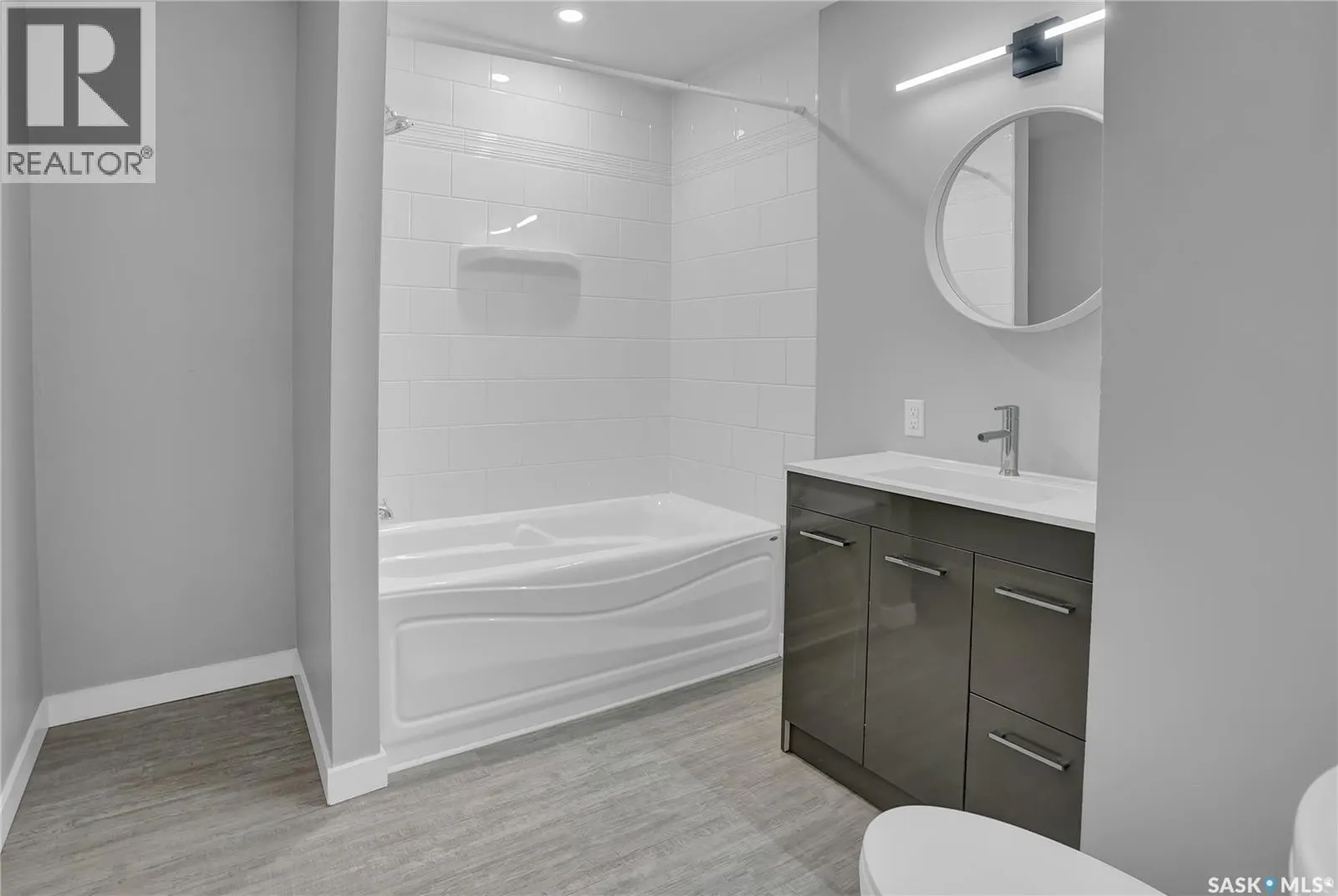 1228 Athabasca STREET W