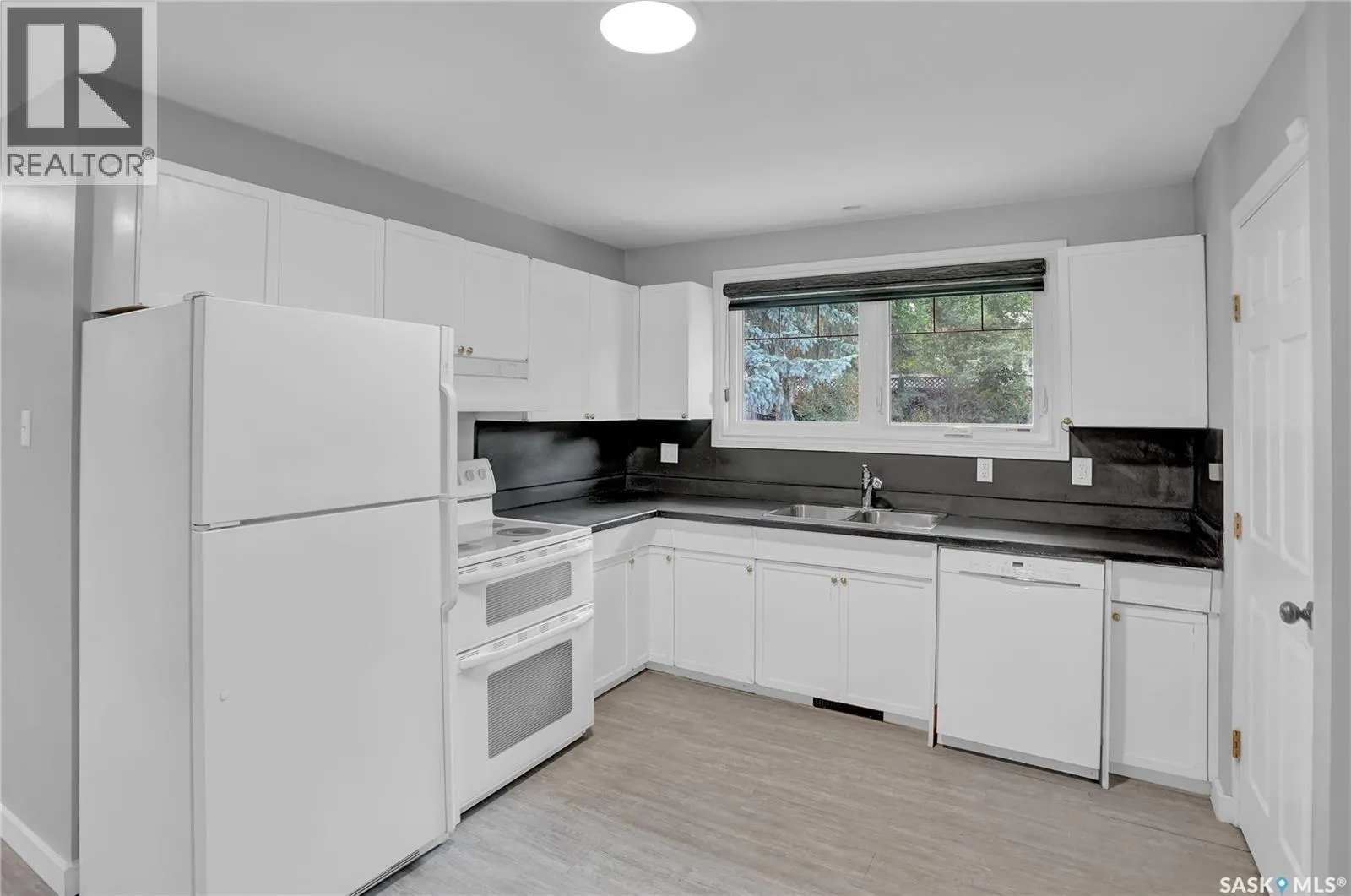1228 Athabasca STREET W