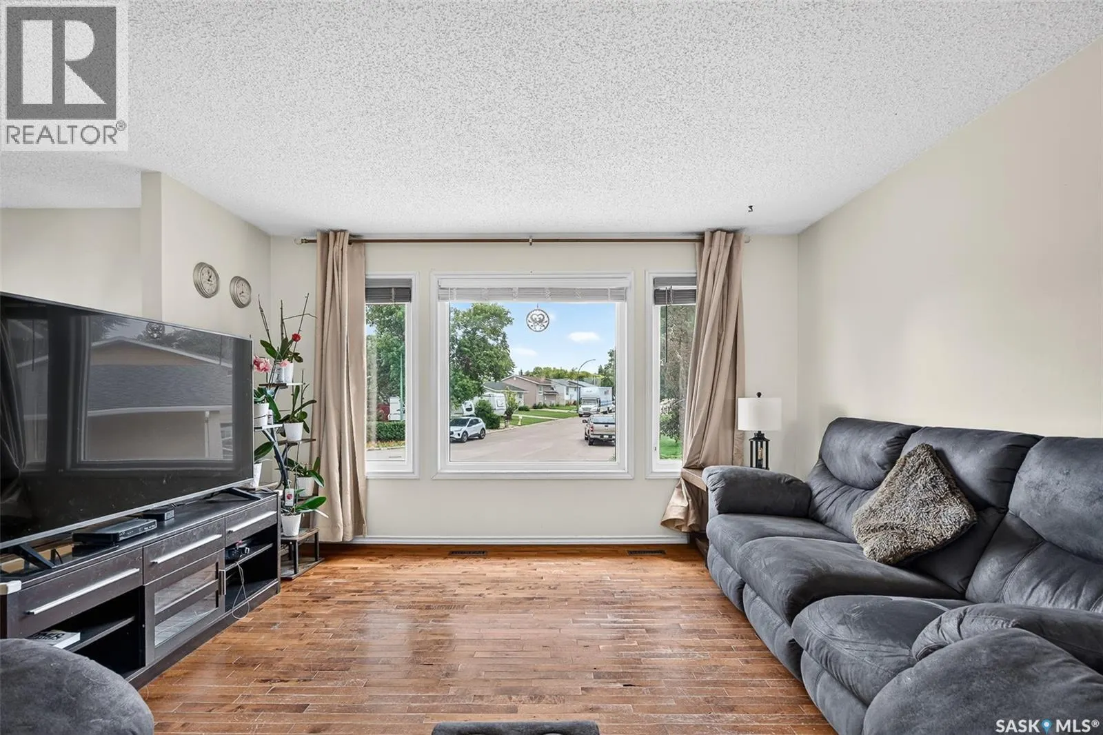 1355 Manitou CRESCENT