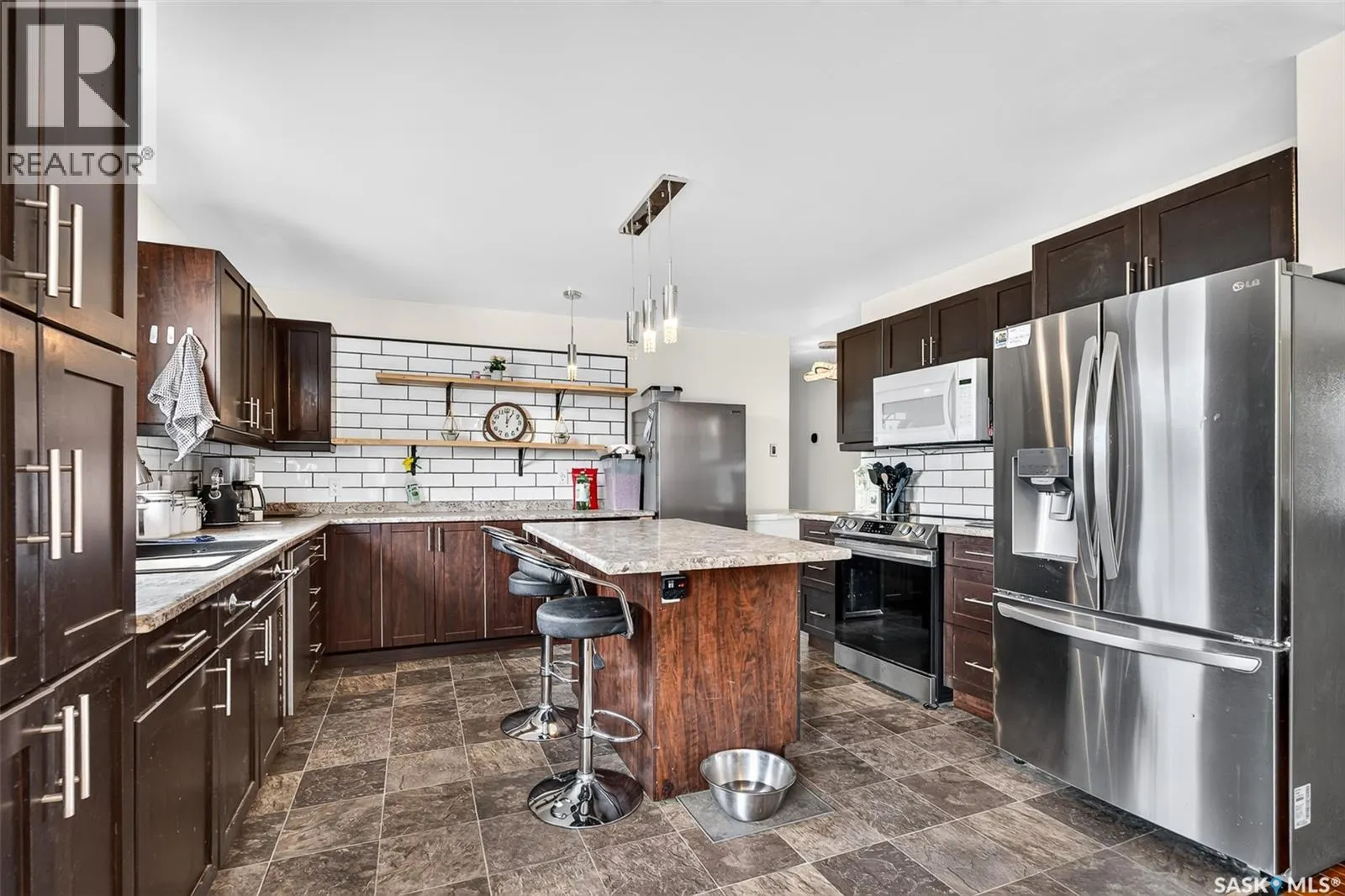 1355 Manitou CRESCENT