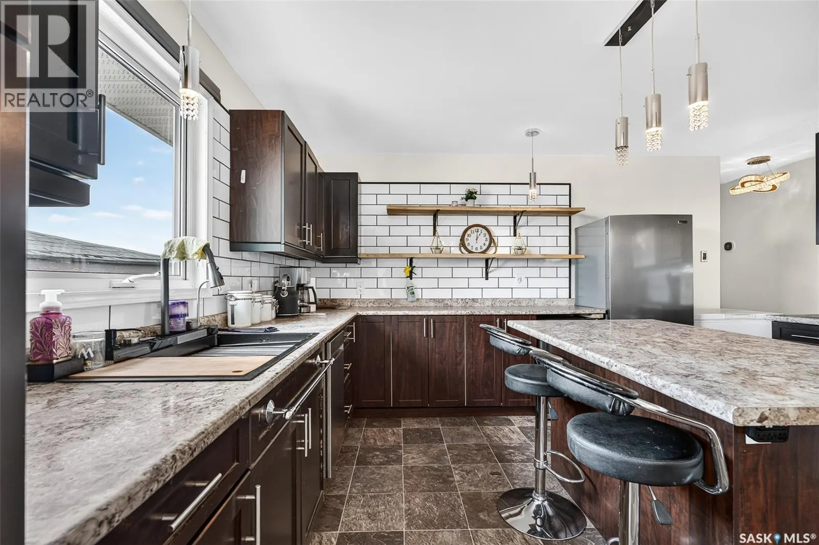 1355 Manitou CRESCENT