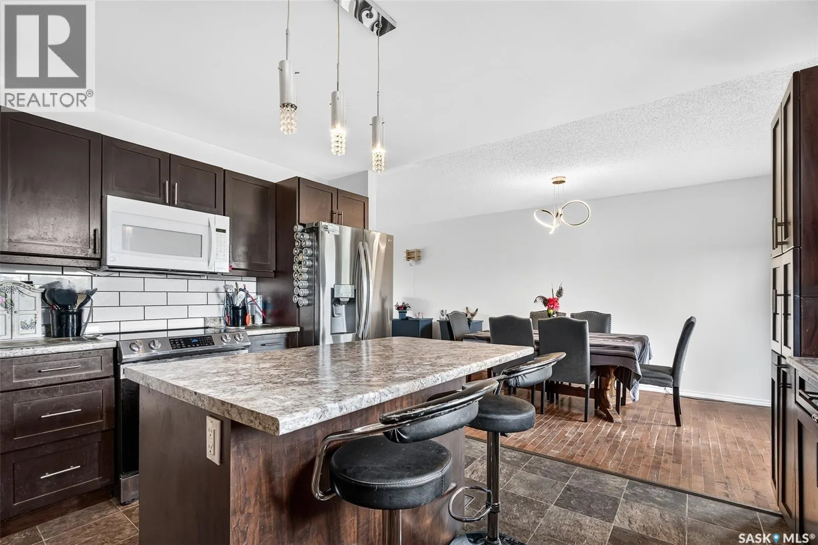1355 Manitou CRESCENT