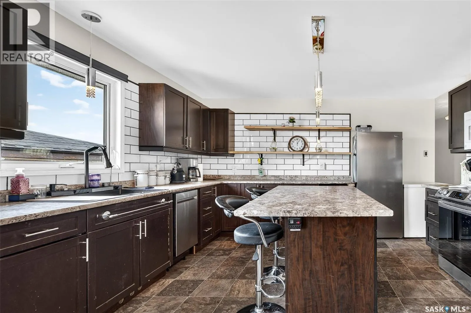 1355 Manitou CRESCENT