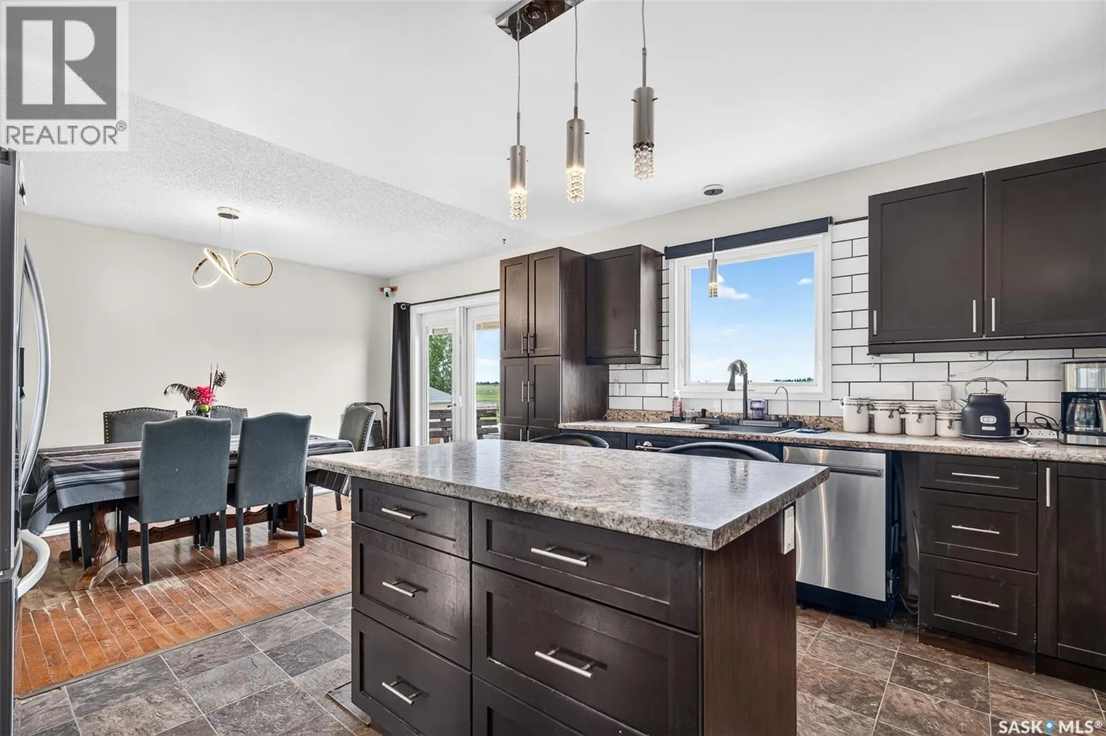 1355 Manitou CRESCENT