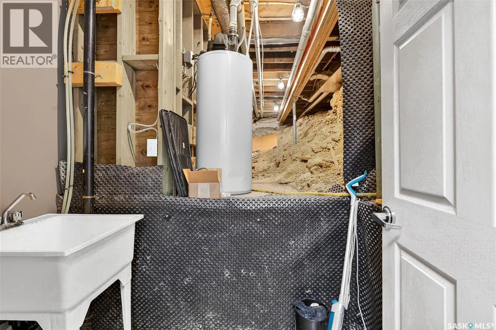 526 Main STREET N