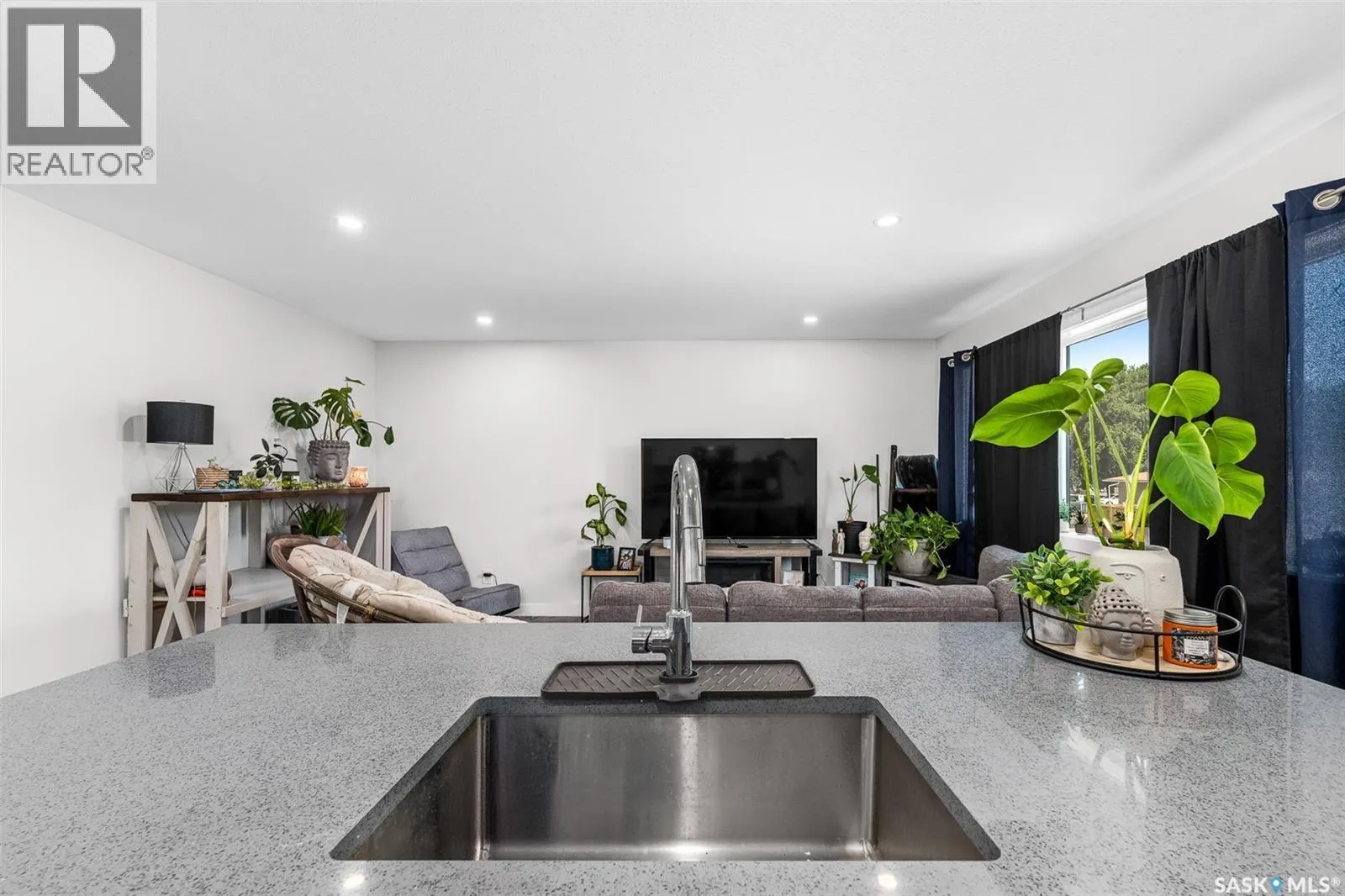 424 9th AVENUE W