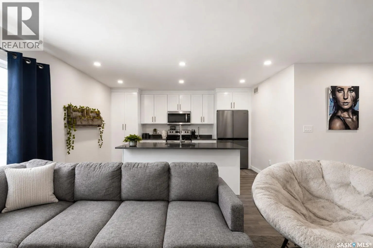 424 9th AVENUE W