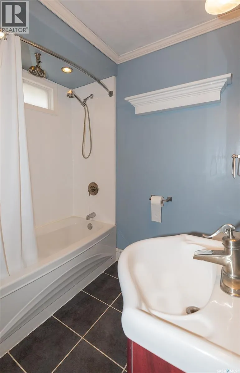454 Fairford STREET W