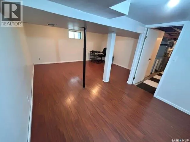 347 Ominica STREET W