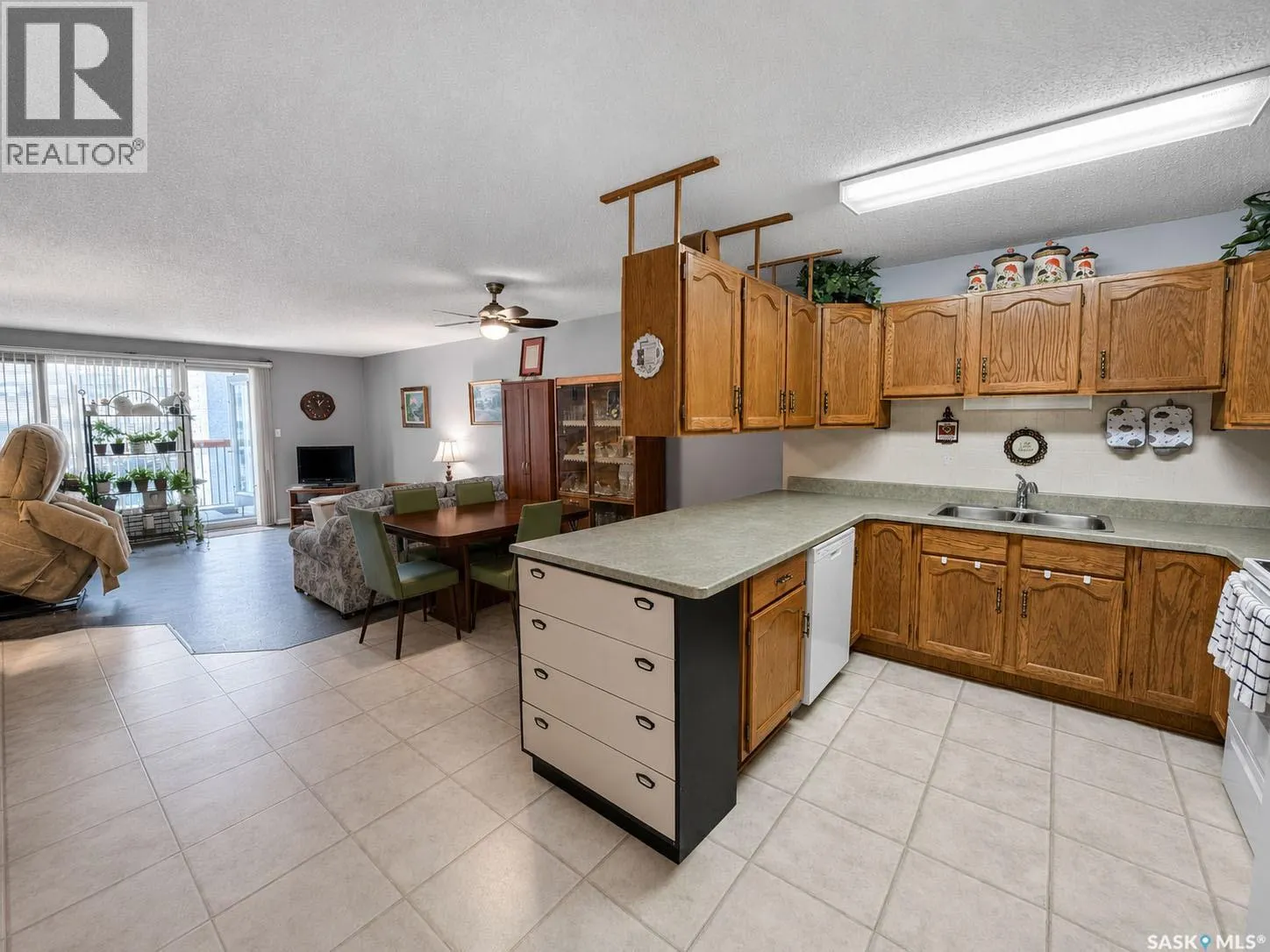 304 255 7th STREET E