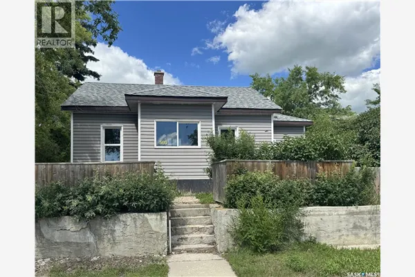 303 4th AVENUE W