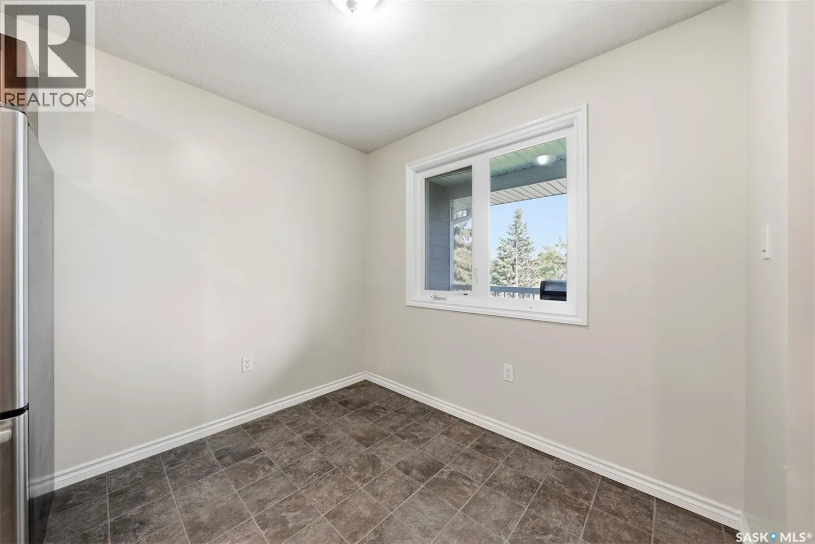 210 515 28th STREET E