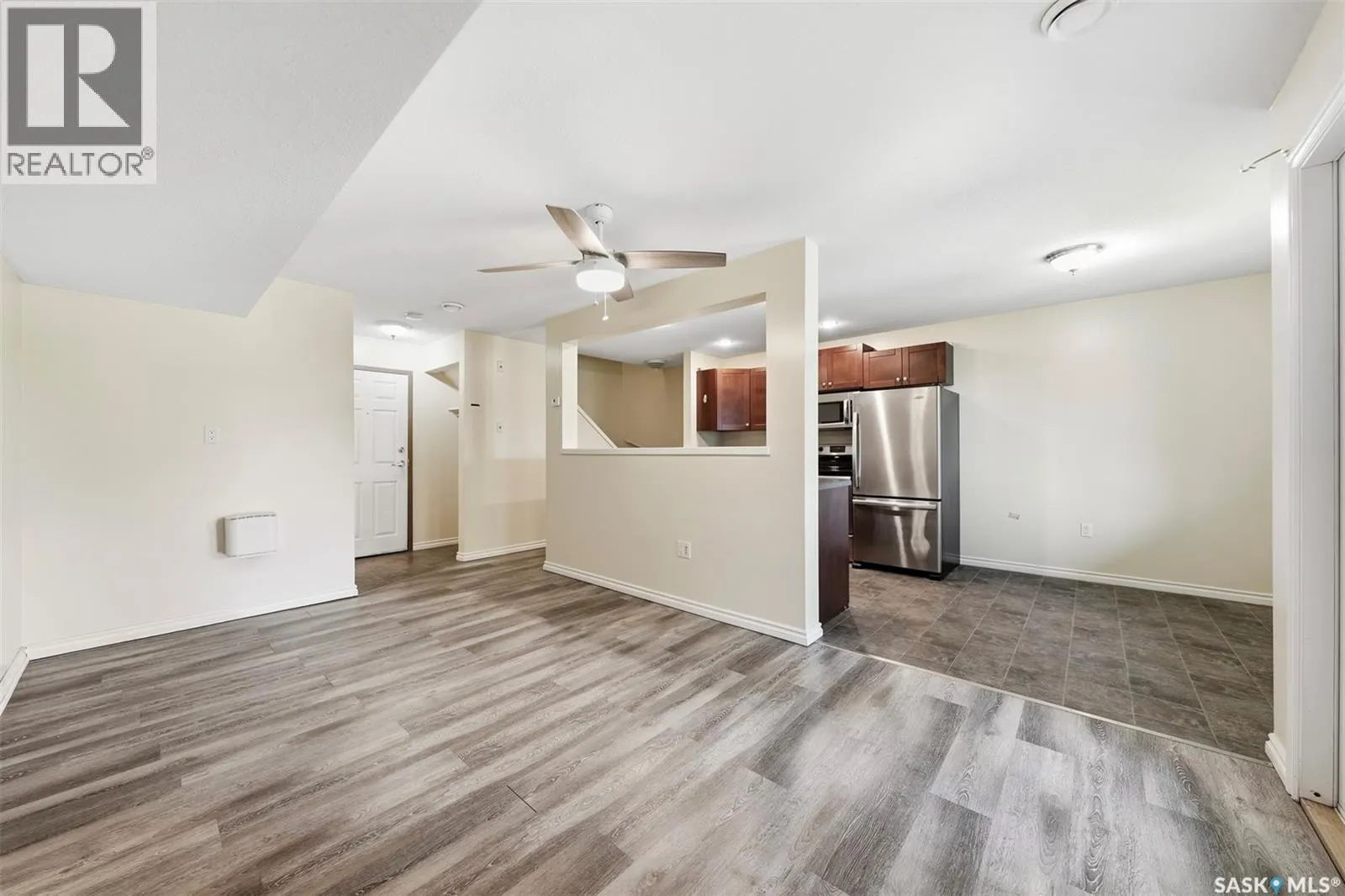 210 515 28th STREET E