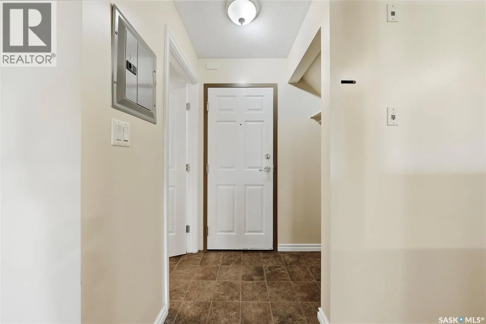210 515 28th STREET E