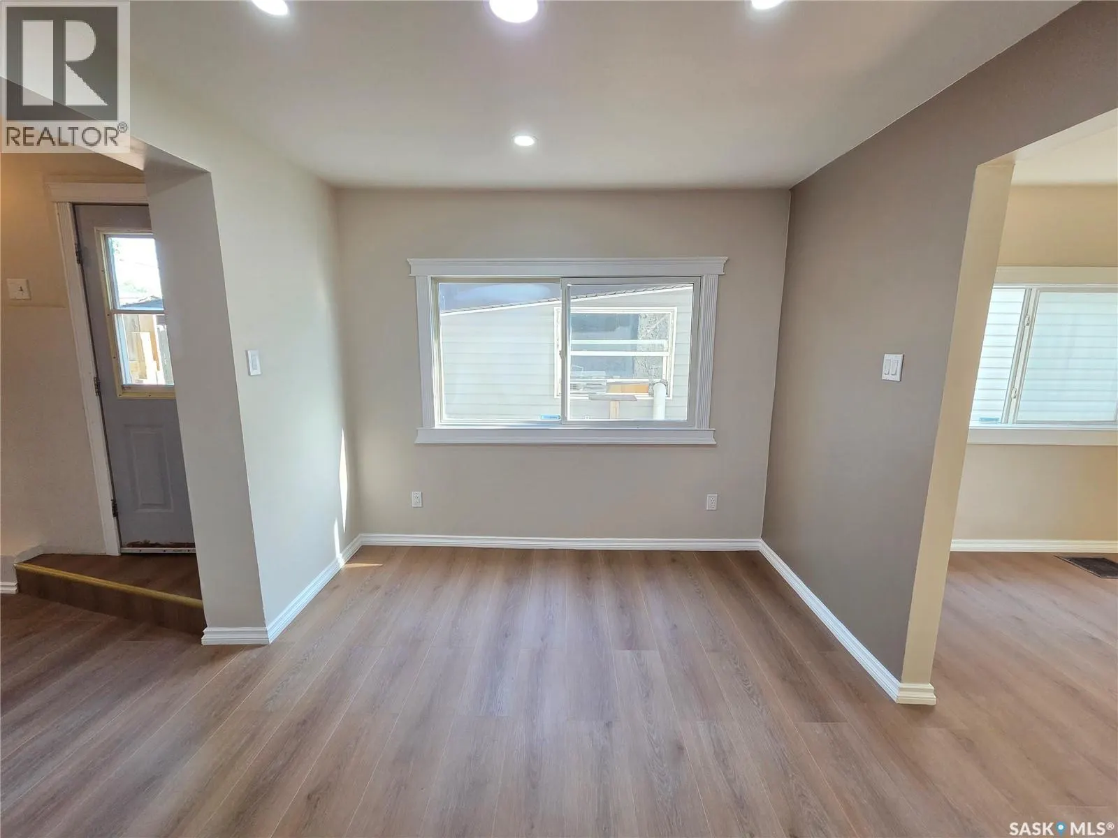 859 Cartier AVENUE