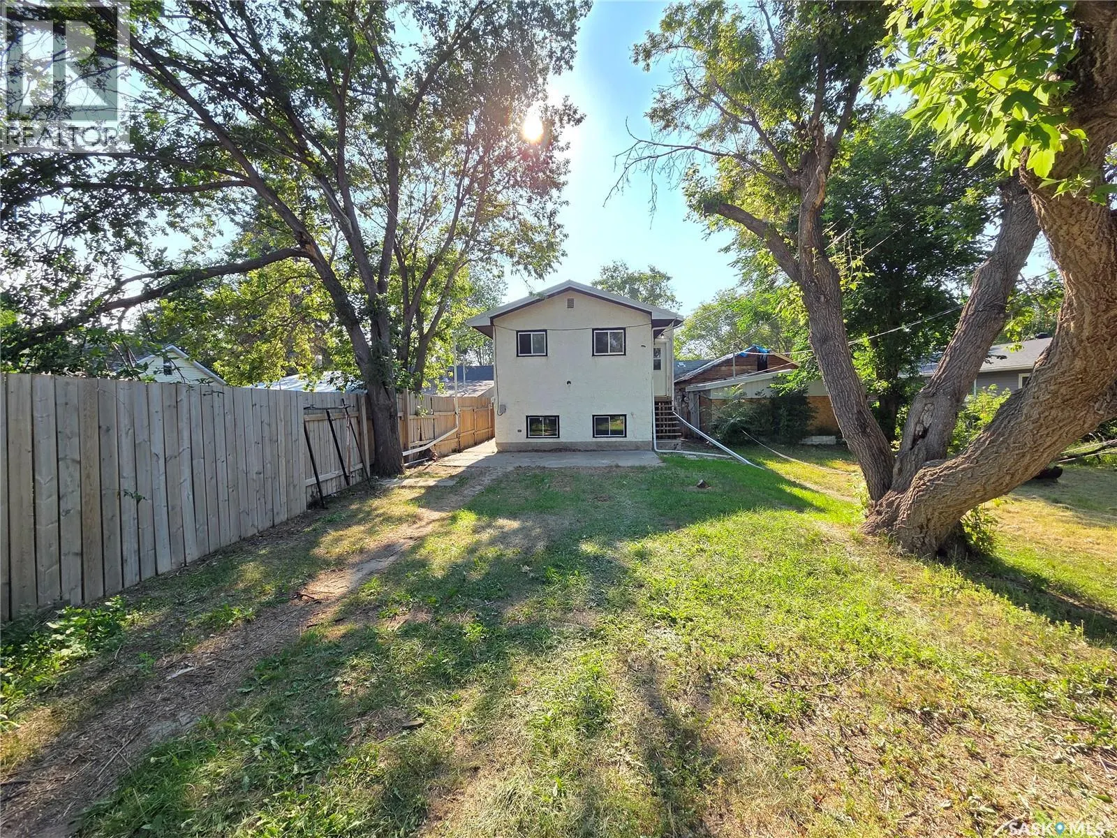 859 Cartier AVENUE