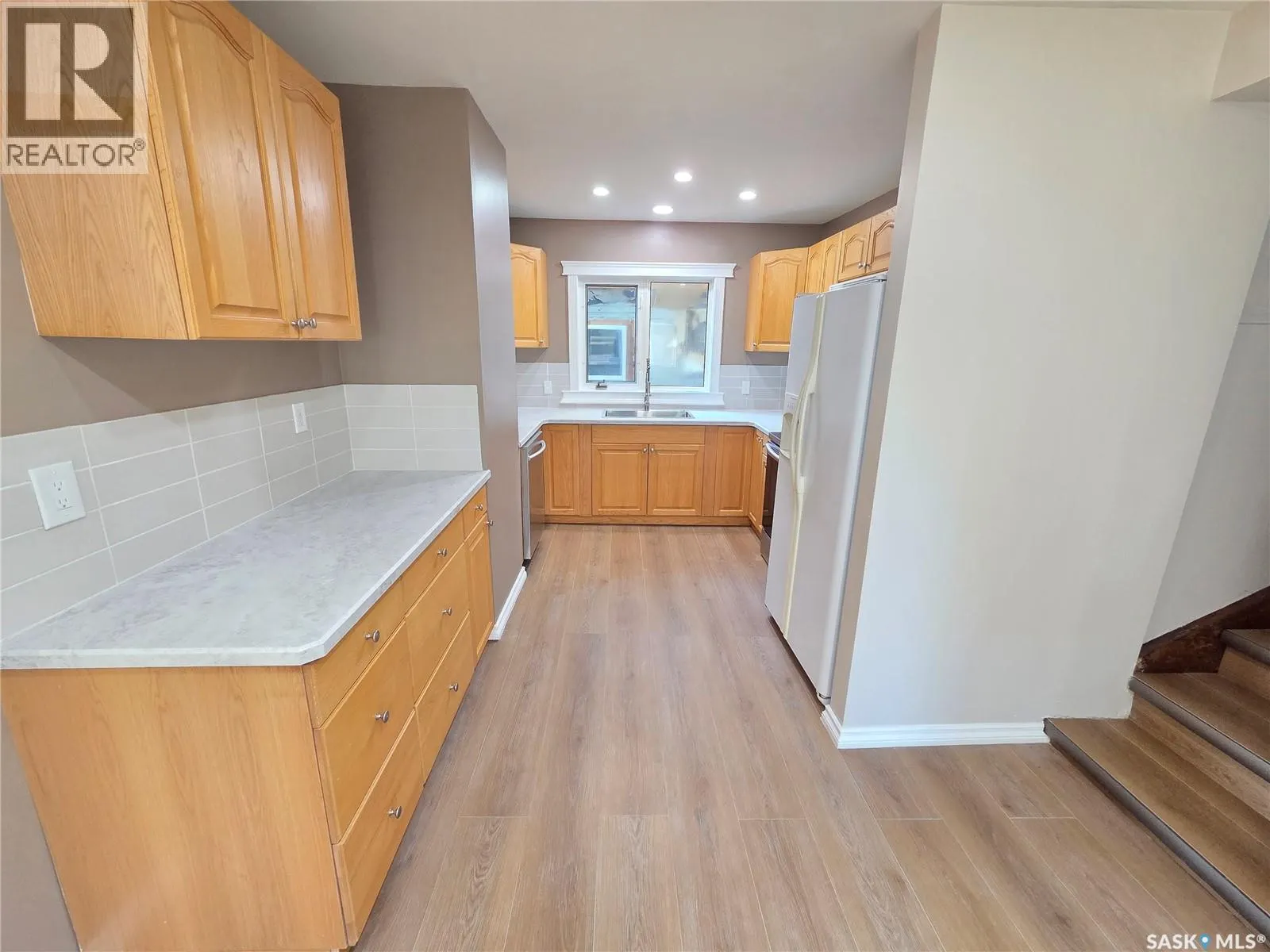 859 Cartier AVENUE