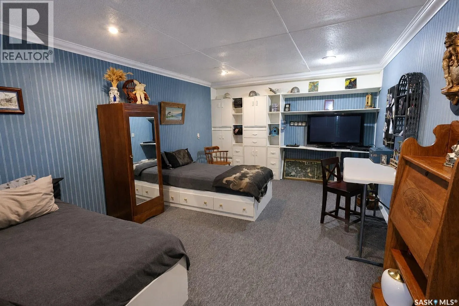 South Sask River Front Acreage