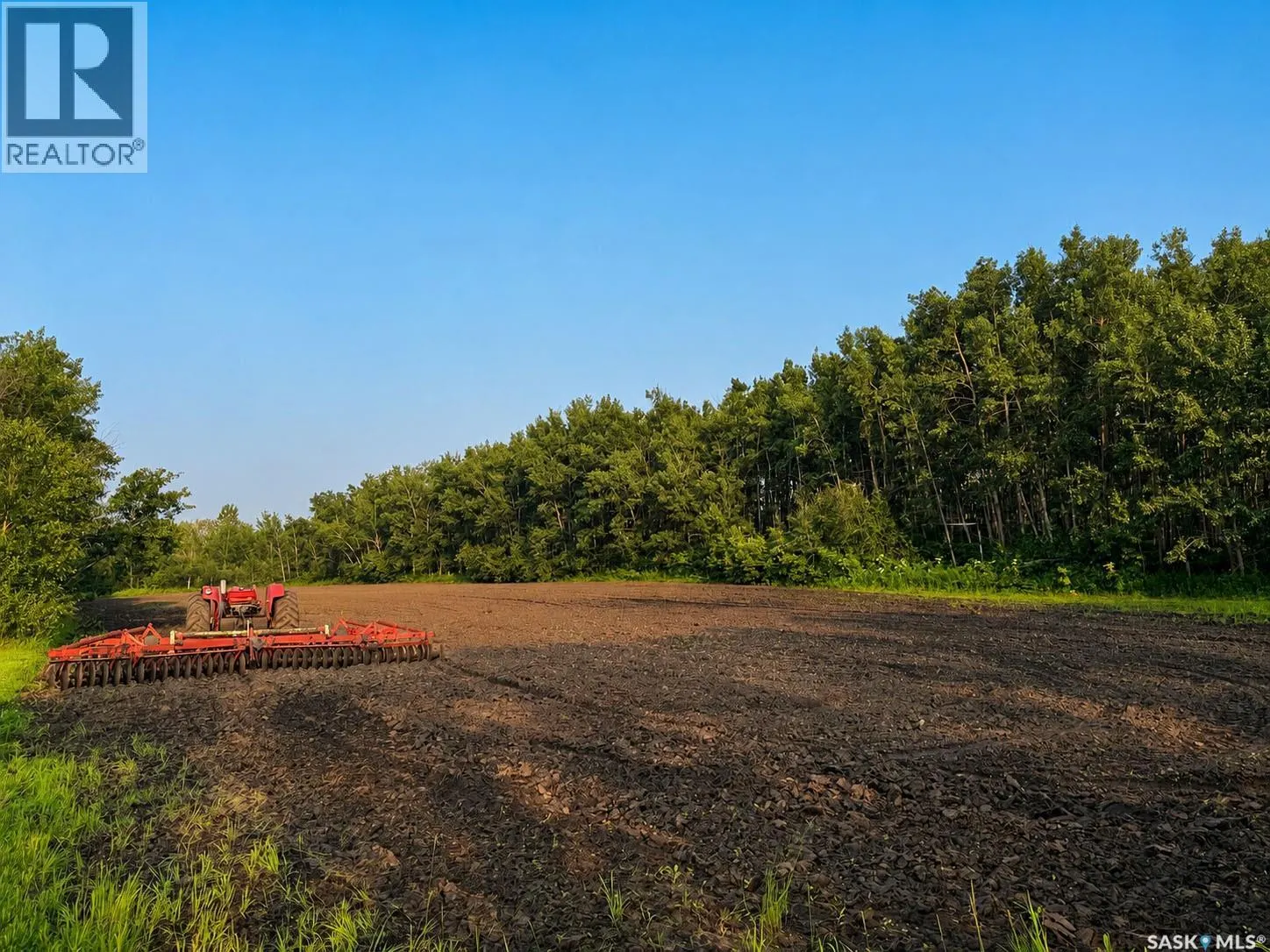 South Sask River Front Acreage