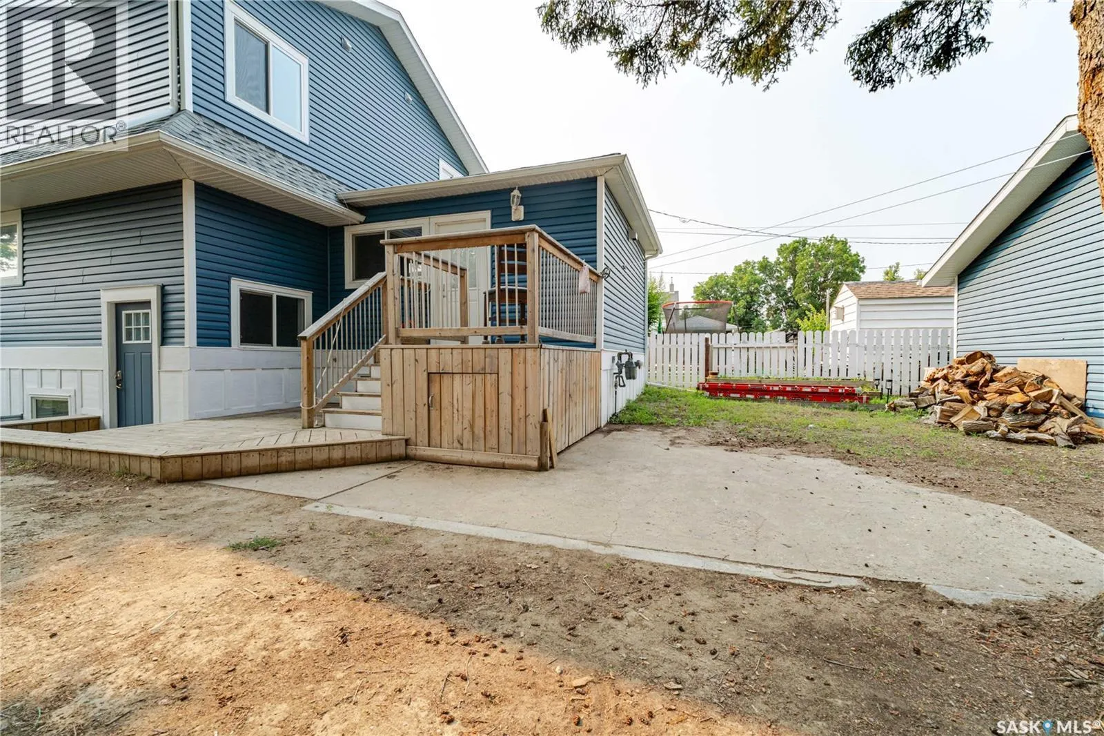 414 Main STREET S