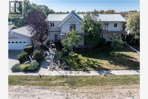 304 1st STREET W