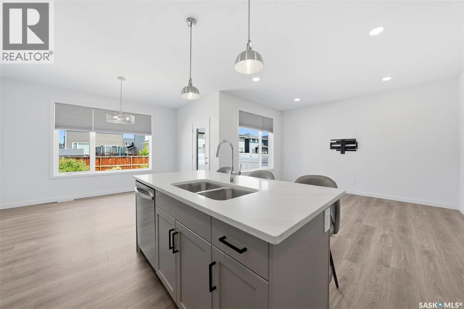 377 Germain MANOR