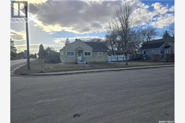 201 R AVENUE N