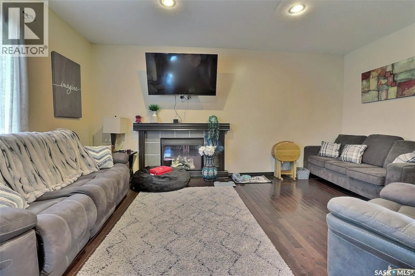 71 Fairway CRESCENT