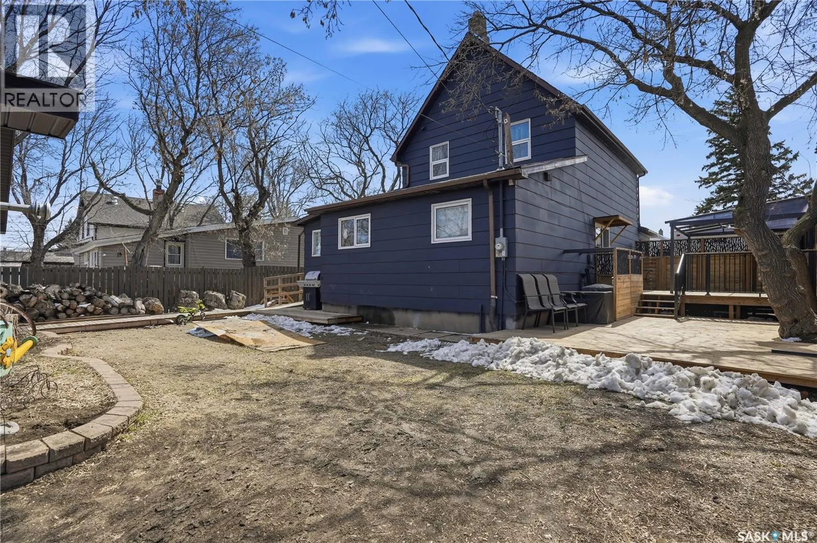 56 Iroquois STREET W