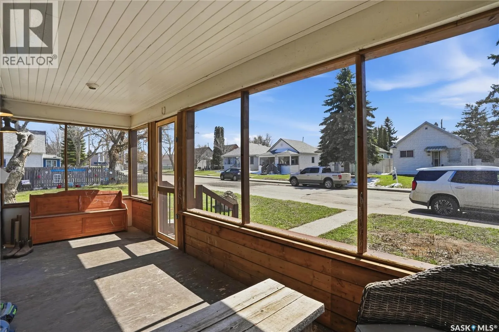 56 Iroquois STREET W