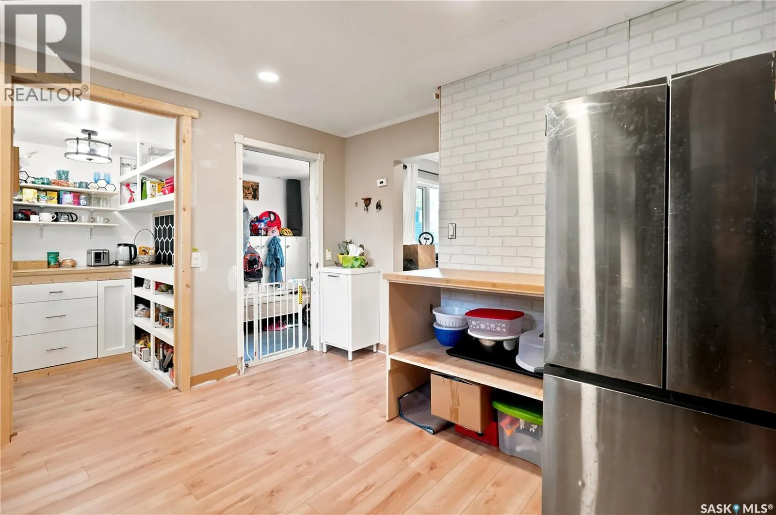 56 Iroquois STREET W