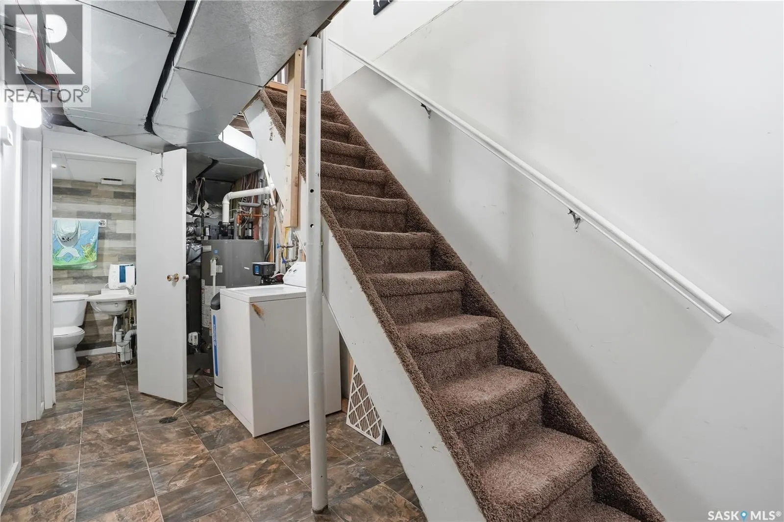 56 Iroquois STREET W
