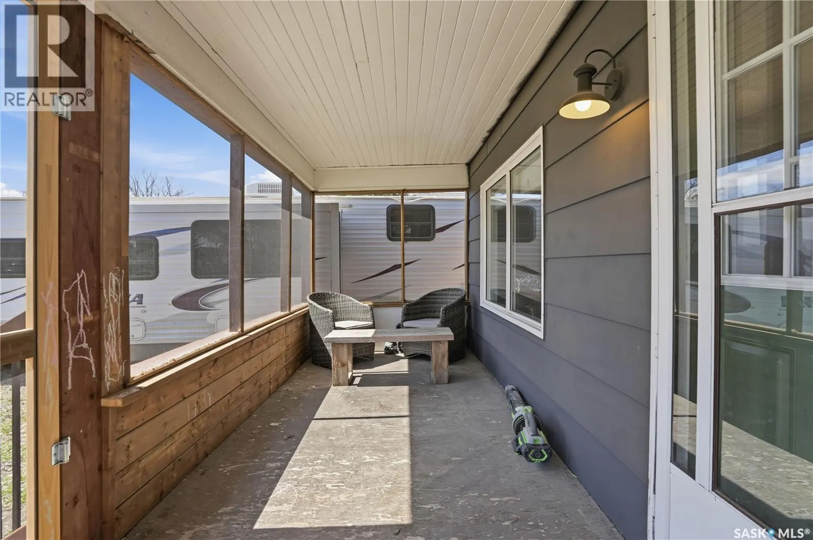 56 Iroquois STREET W