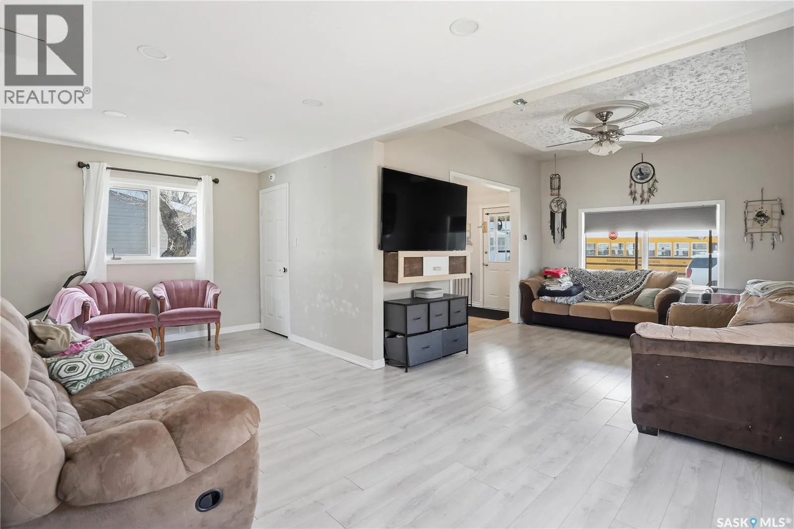 56 Iroquois STREET W
