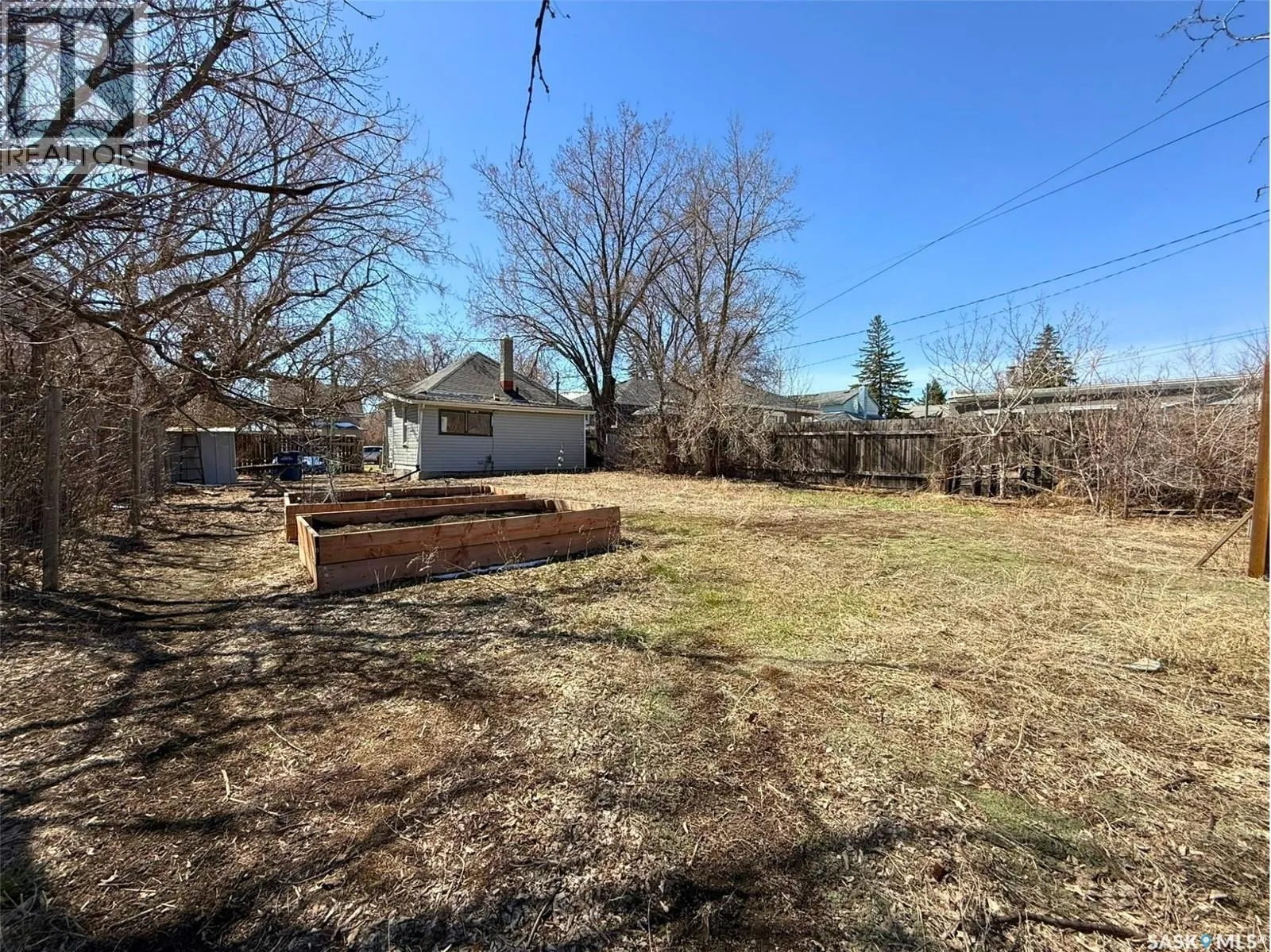 562 Athabasca STREET W