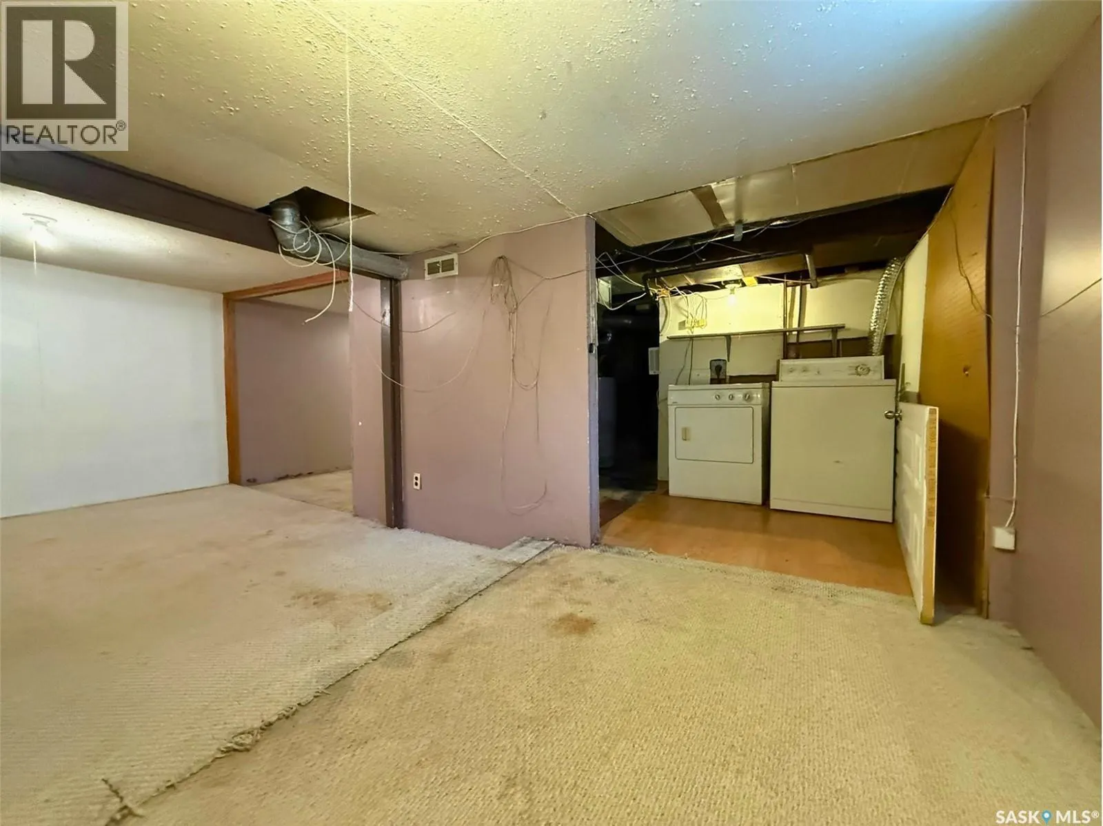 562 Athabasca STREET W