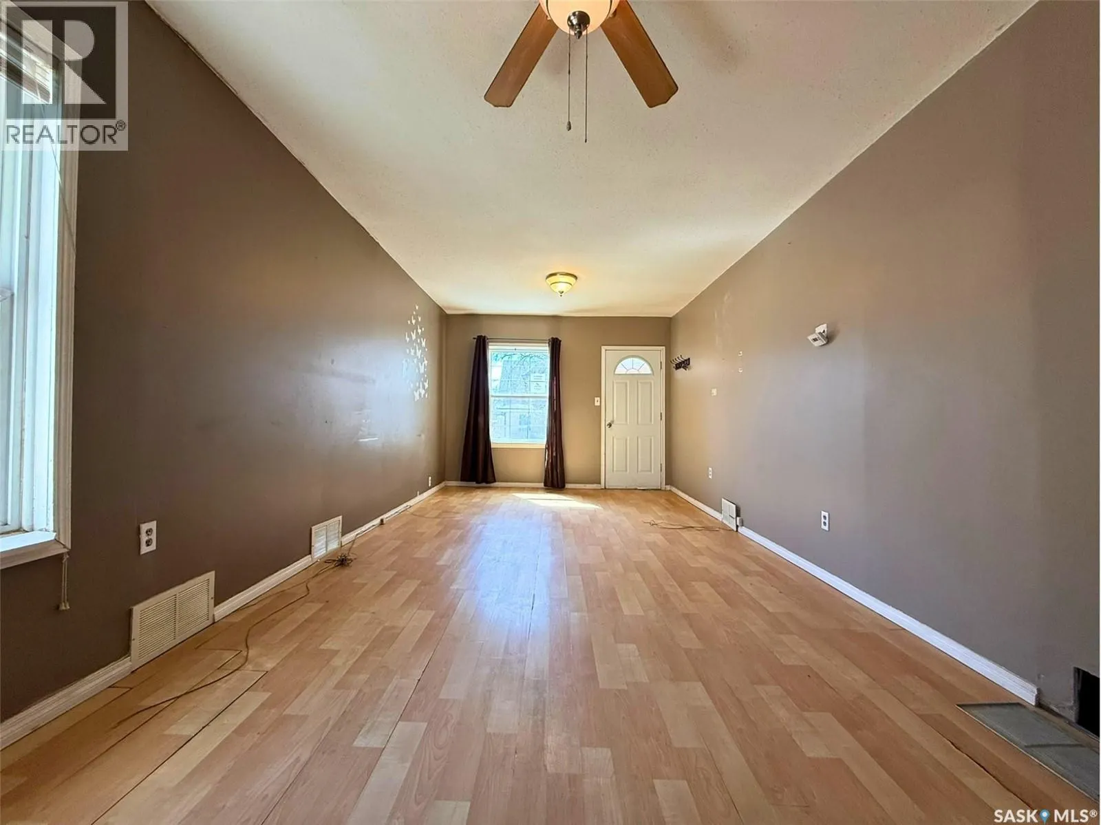 562 Athabasca STREET W