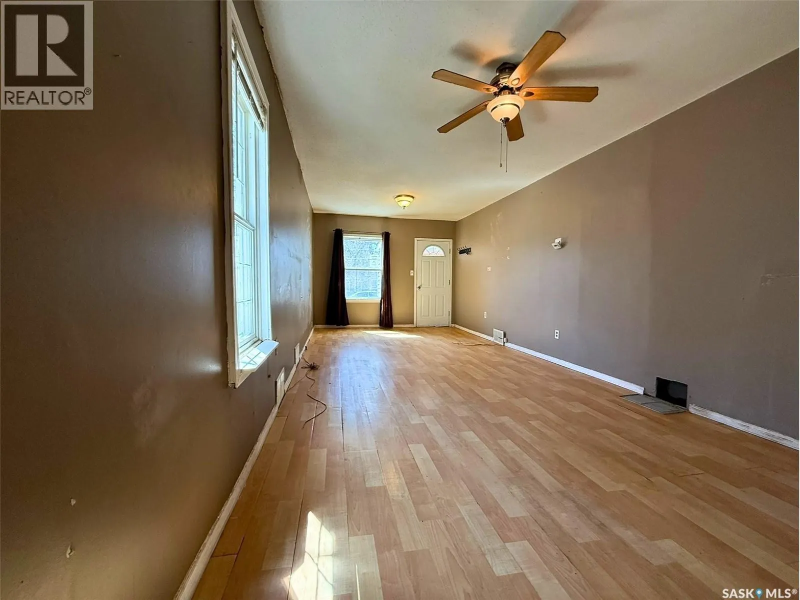 562 Athabasca STREET W