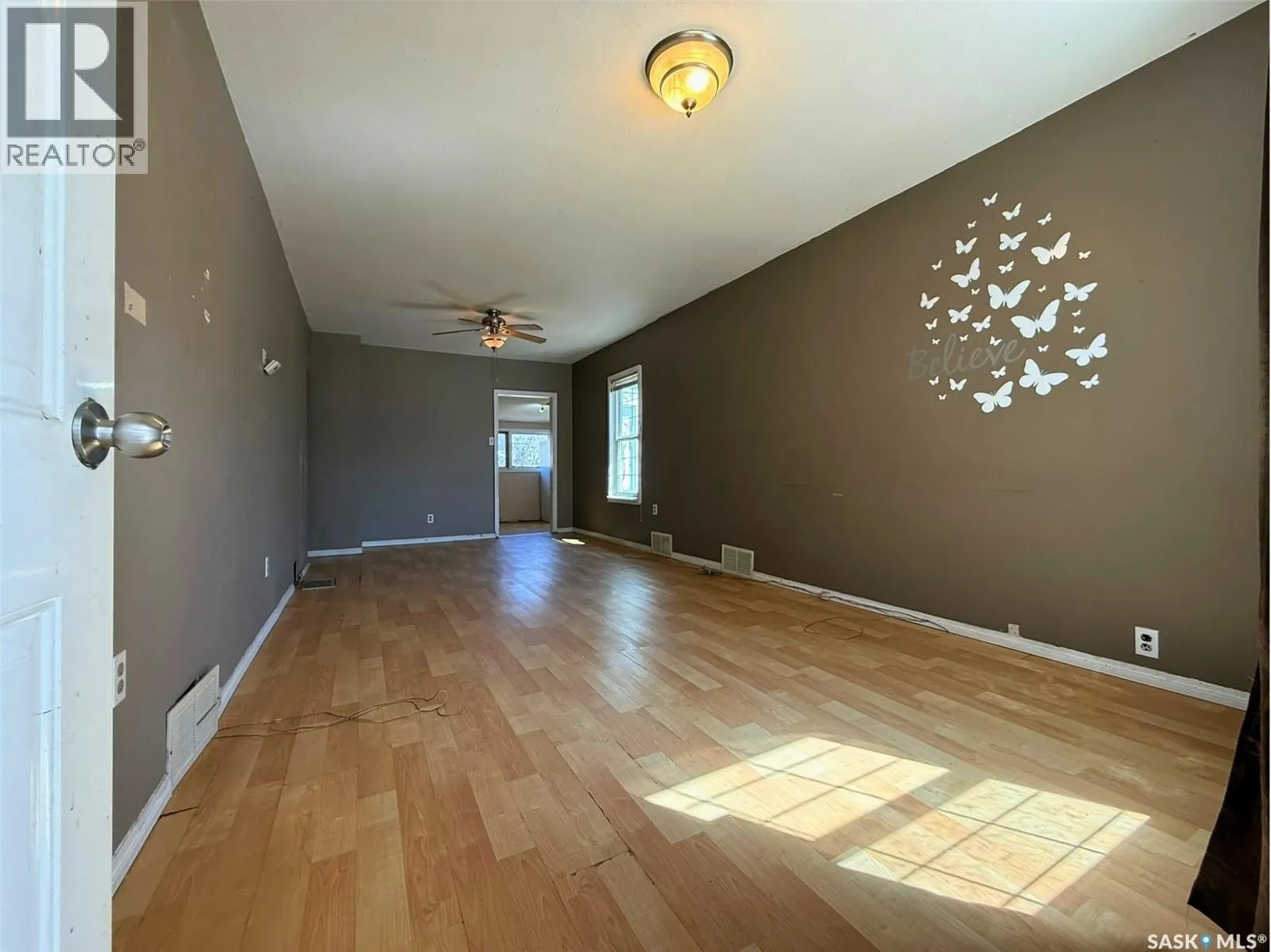 562 Athabasca STREET W