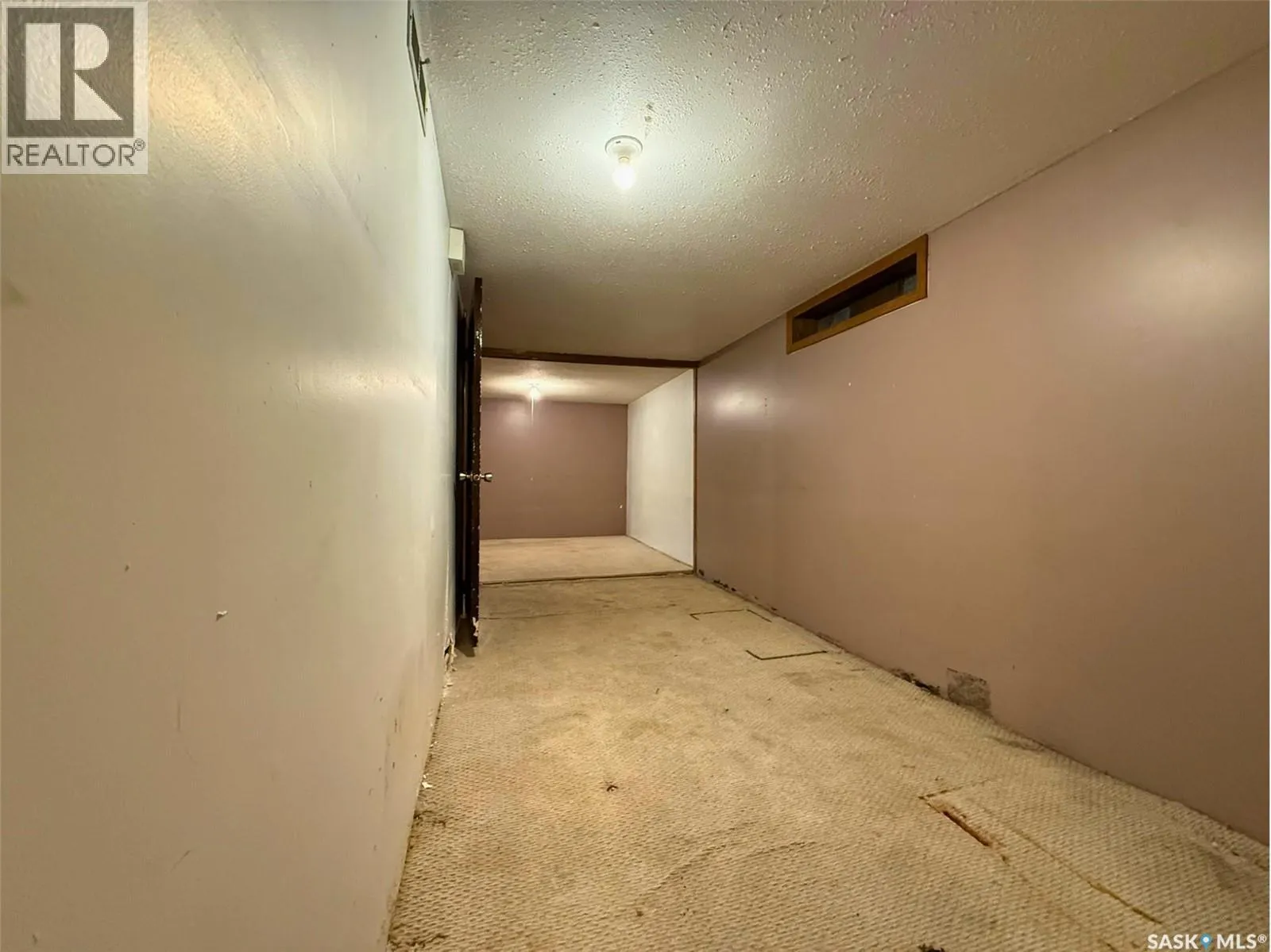 562 Athabasca STREET W