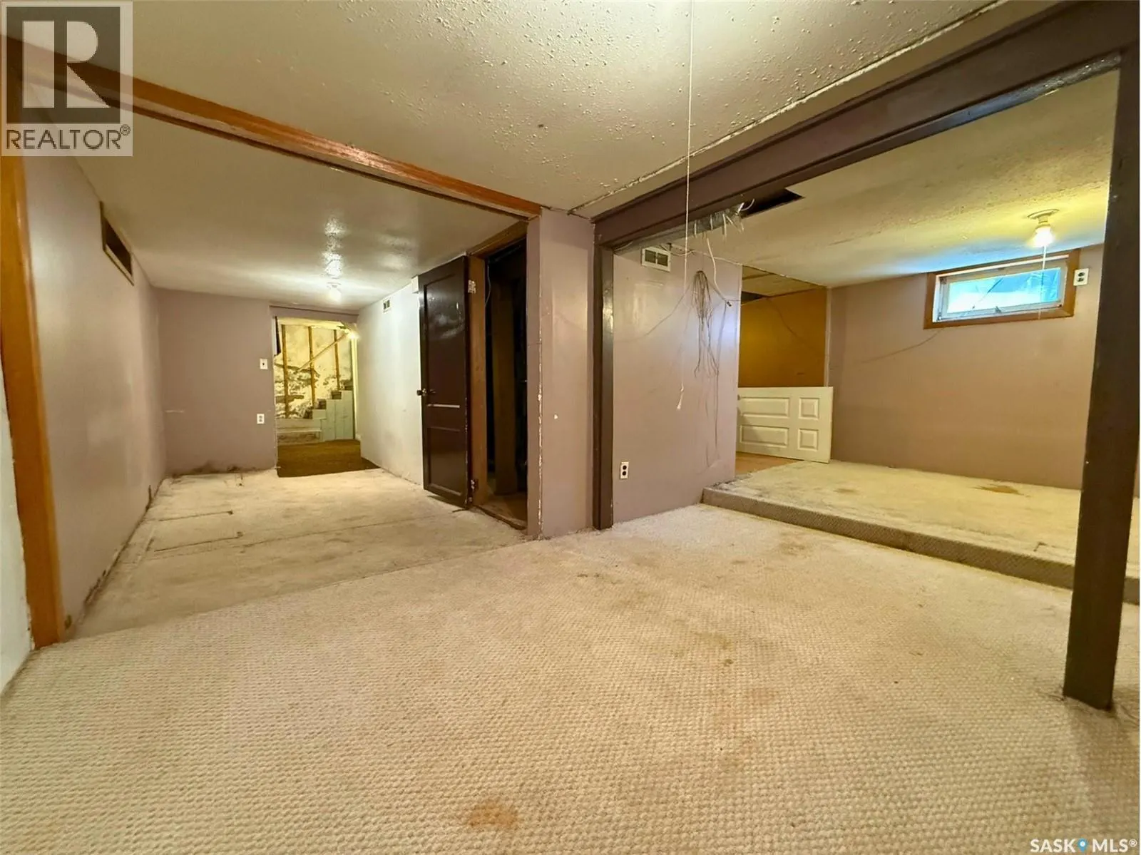 562 Athabasca STREET W