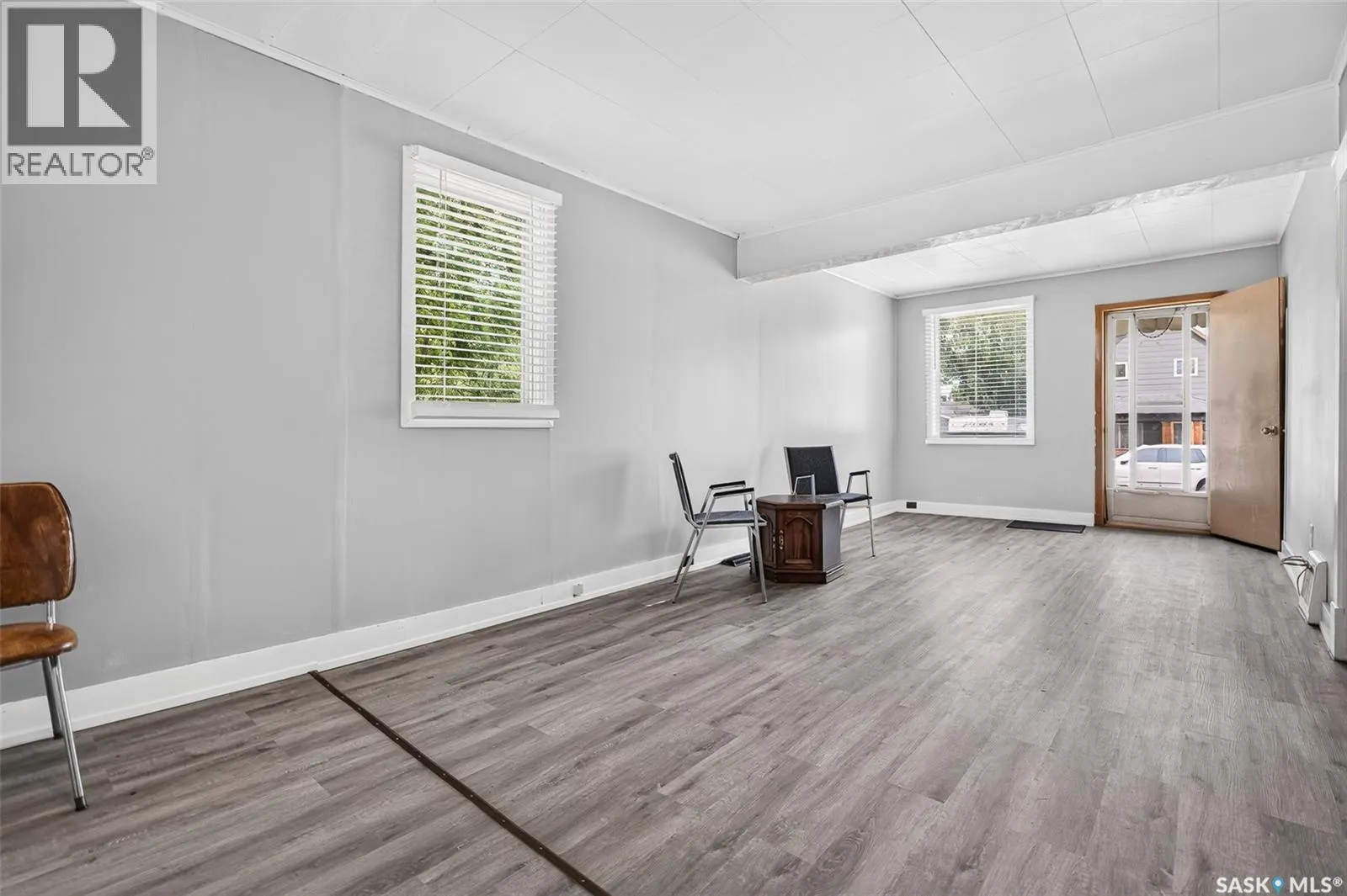 55 Iroquois STREET W