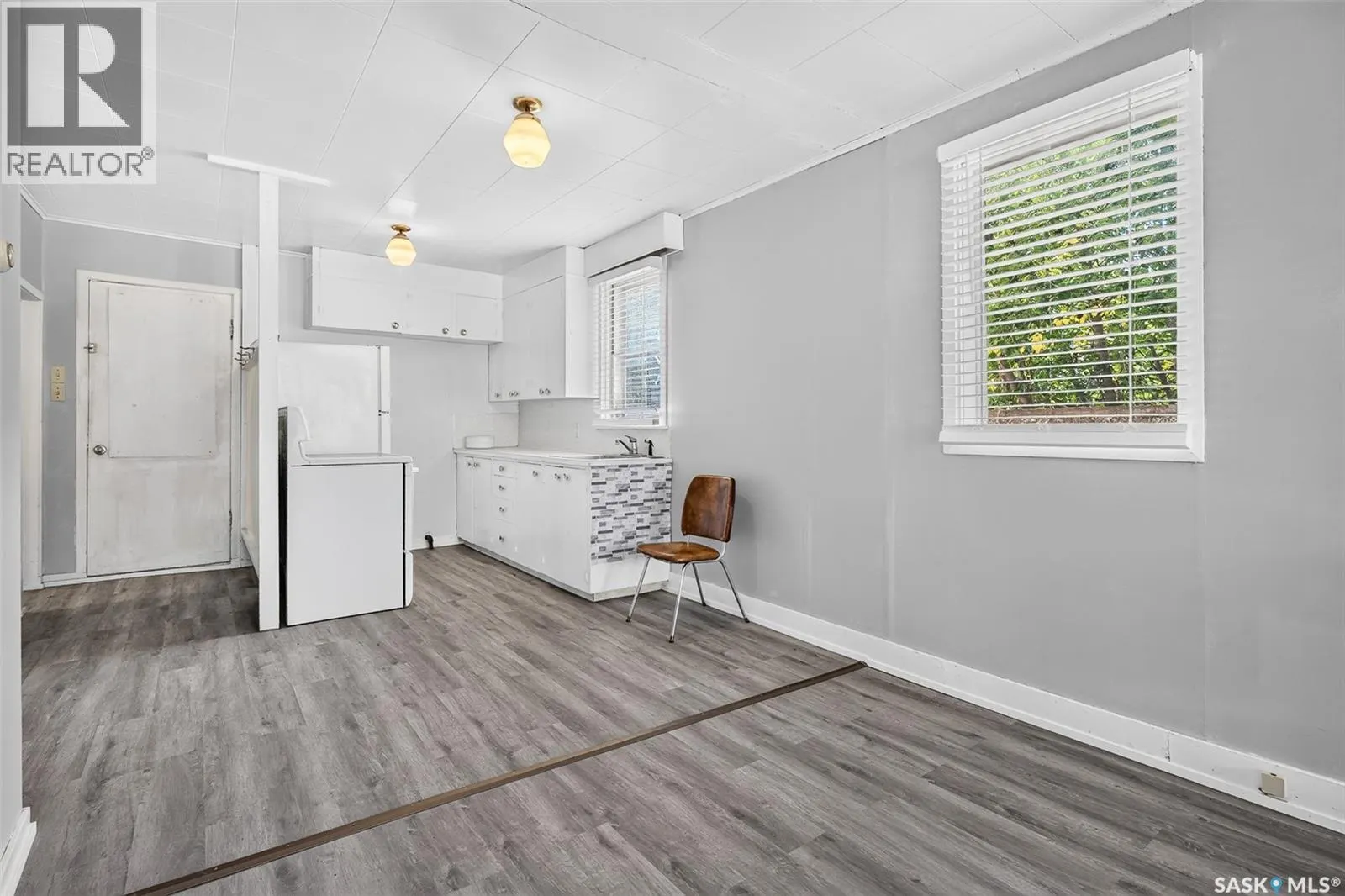 55 Iroquois STREET W