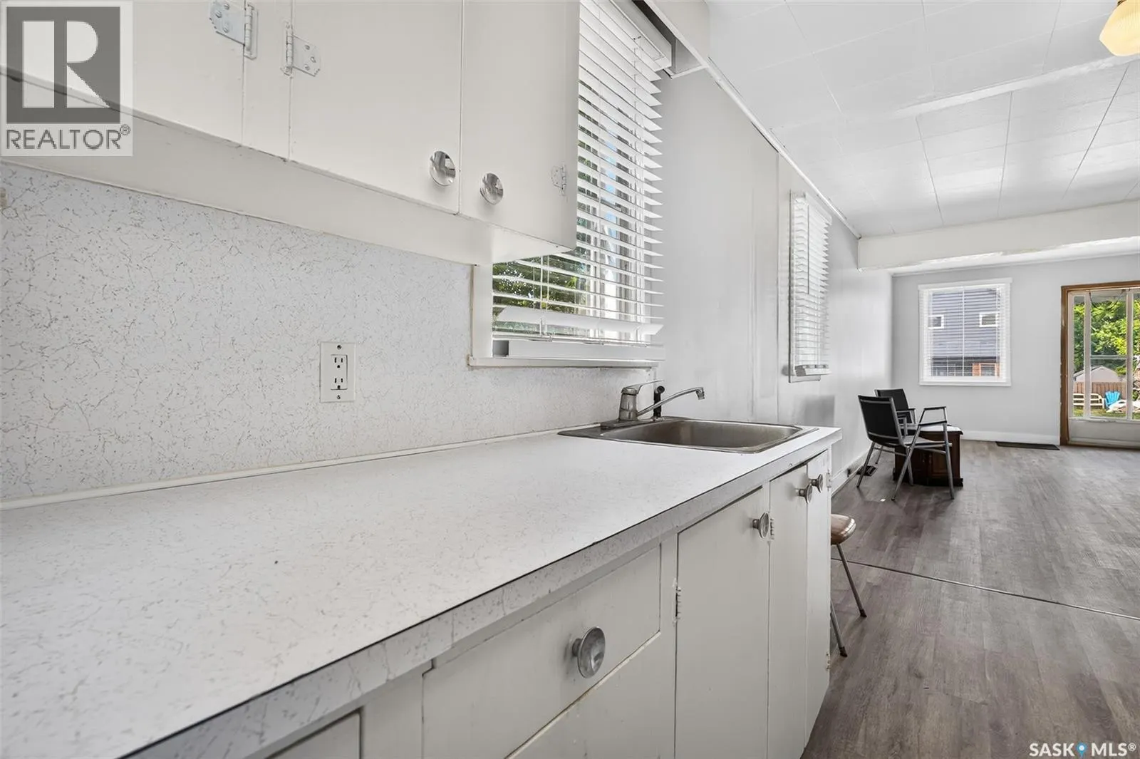 55 Iroquois STREET W